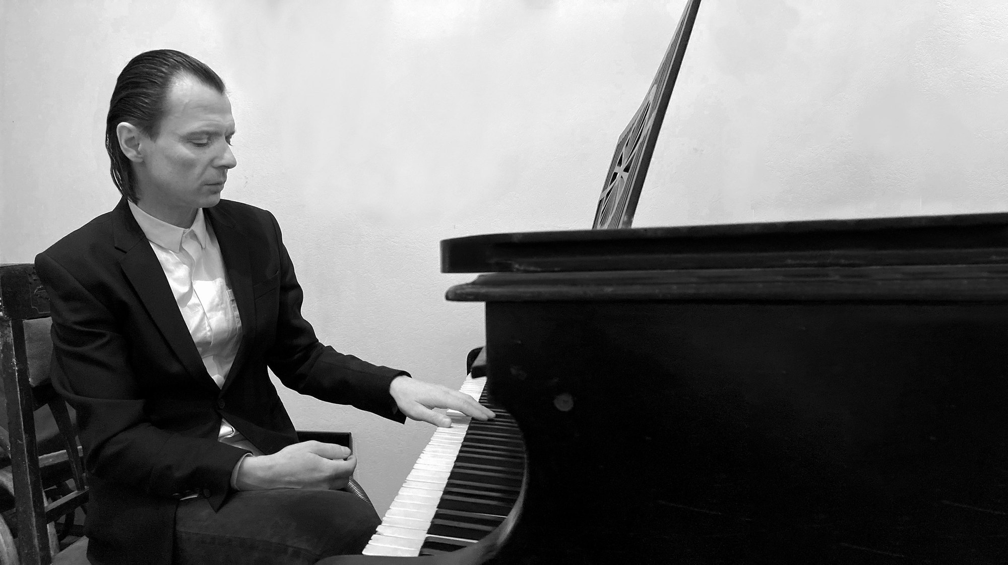 Jacob Hieronymus at the piano
